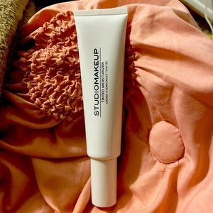 Studio makeup tinted moisturizer